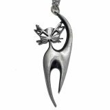 イギリス 1961年 H.G 透かし細工の猫ペンダントネックレス「胸元に、物語を連れた猫を」