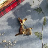 英国 ヴィンテージ ブローチ　静寂の森に佇む仔鹿