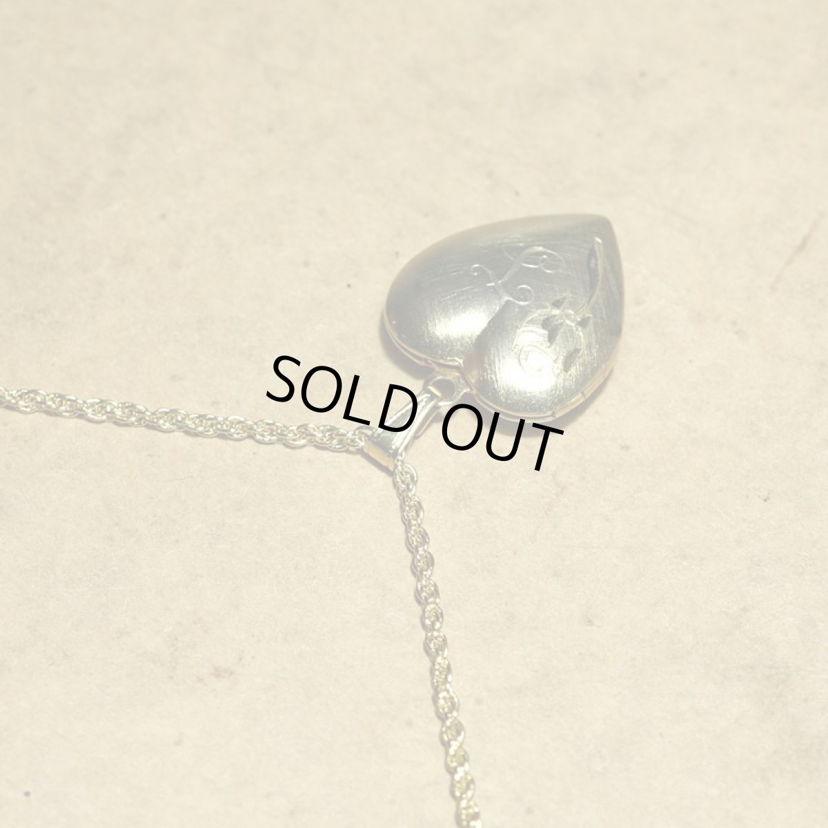 画像5: 〈イギリス〉1960-70年代 ローズ手彫り金細工のハートペンダントロケットネックレス  (5)