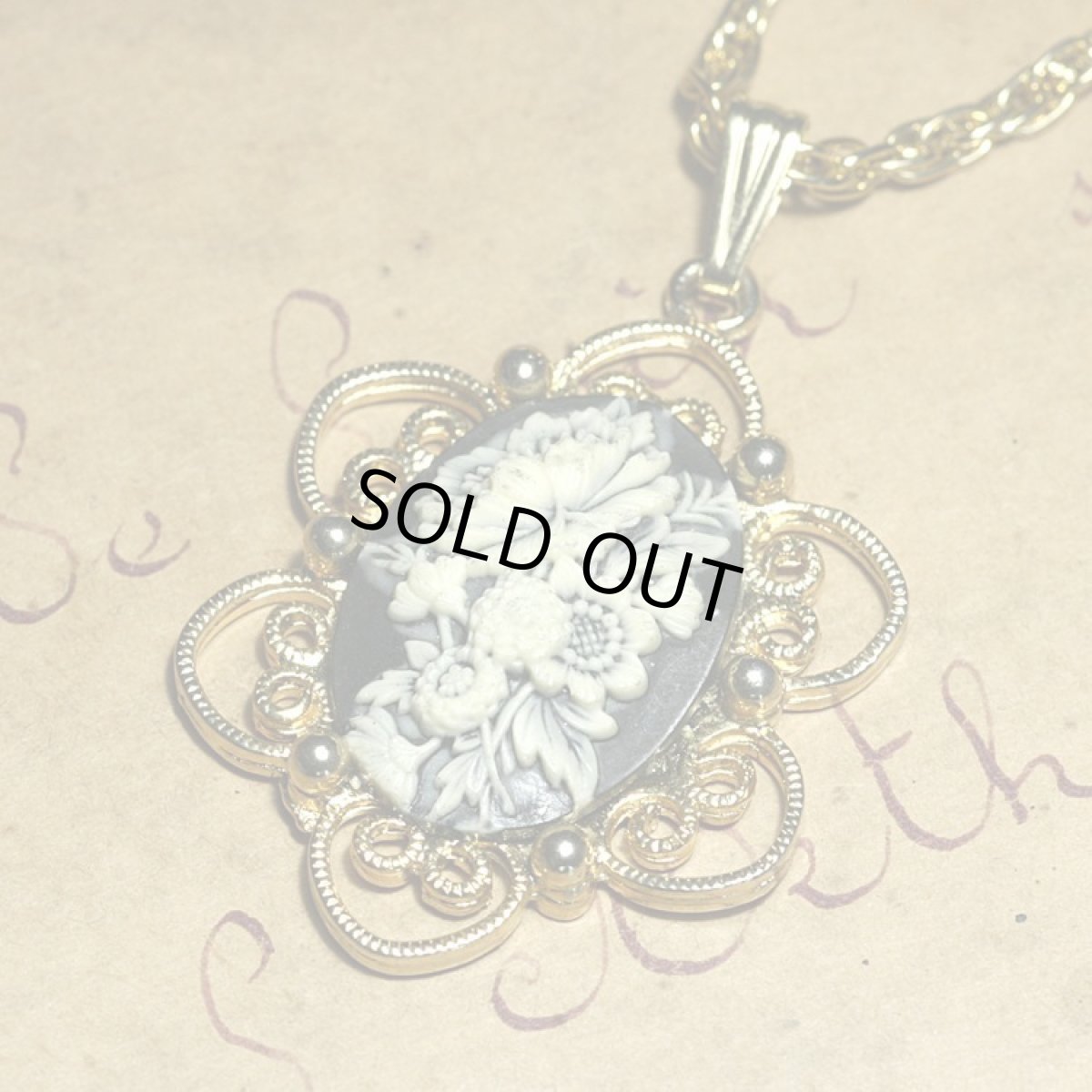 画像5: 英国1960-70s 美しく咲き誇るポピーとデイジーの繊細なモールドネックレス (5)