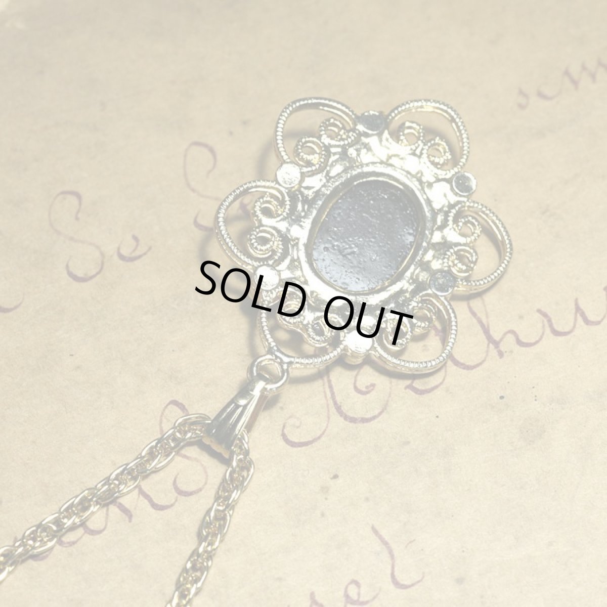 画像6: 英国1960-70s 美しく咲き誇るポピーとデイジーの繊細なモールドネックレス (6)