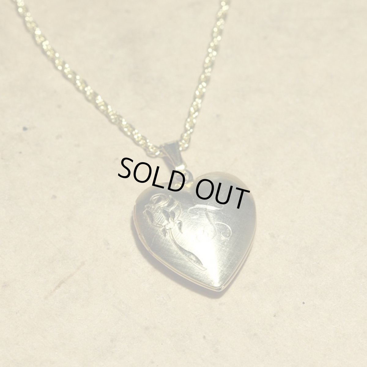 画像3: 〈イギリス〉1960-70年代 ローズ手彫り金細工のハートペンダントロケットネックレス  (3)