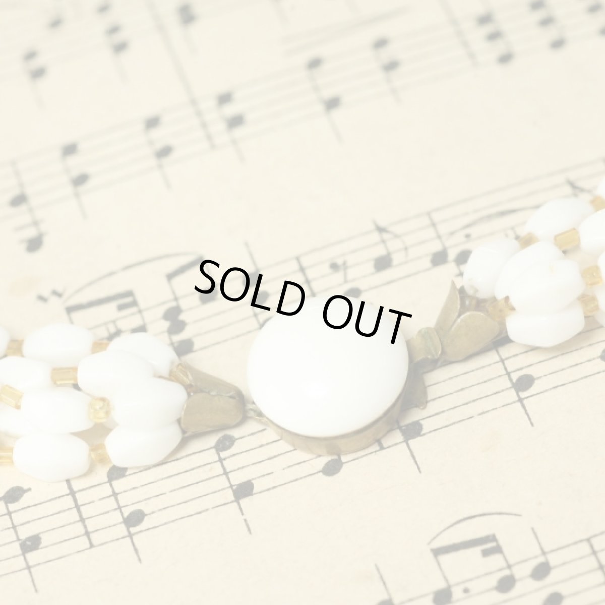 画像4: 〈イギリス〉1950年代 清楚なミルクガラスの５連チョーカー ネックレス (4)