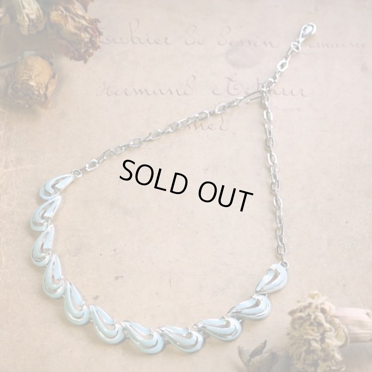 画像3: 〈イギリス〉1950年代 爽やかな水色の エナメル チョーカーネックレス (3)