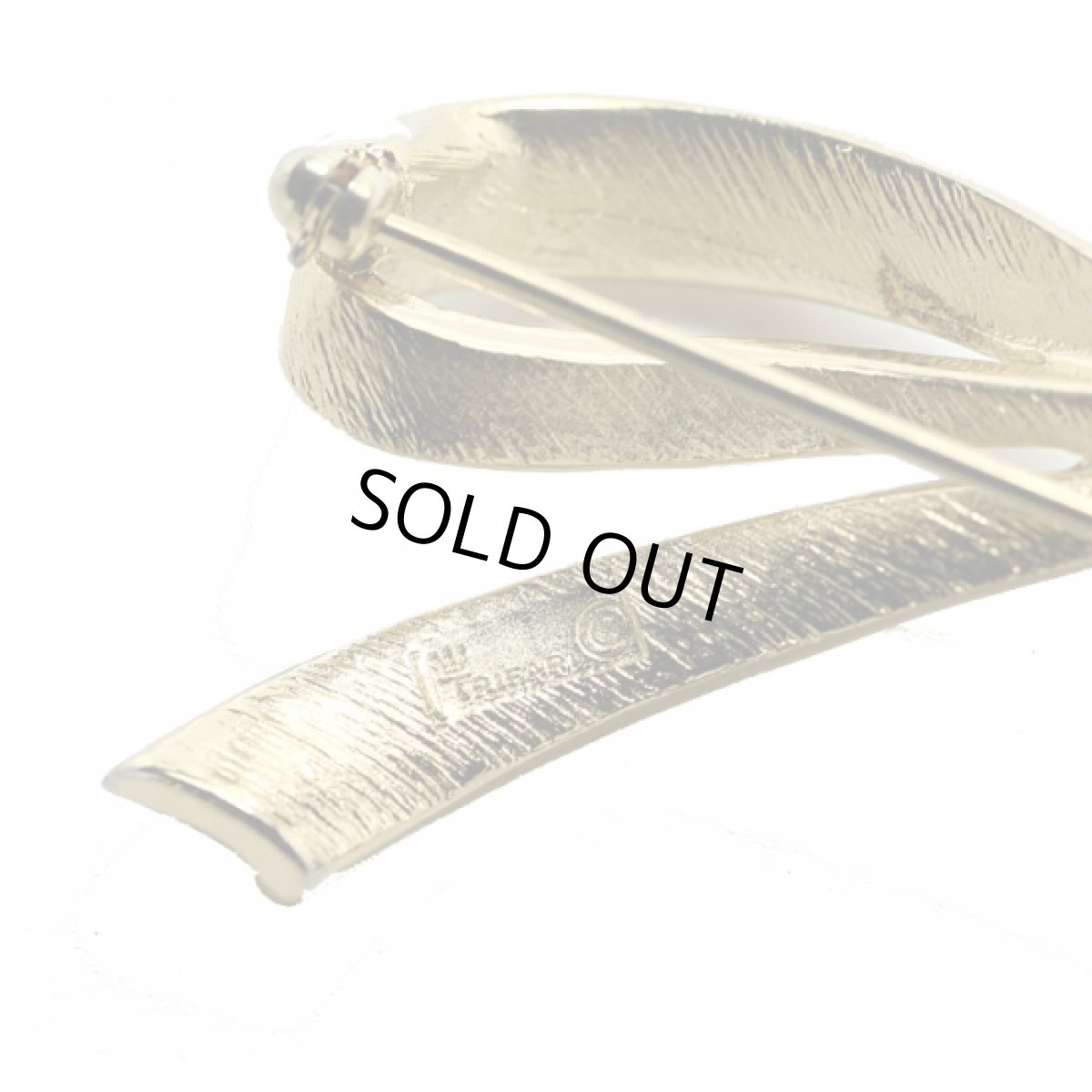 画像8: トリファリ 刻印TRIFARI 1960-70年代 ゴールドプレートのリボンブローチ (8)