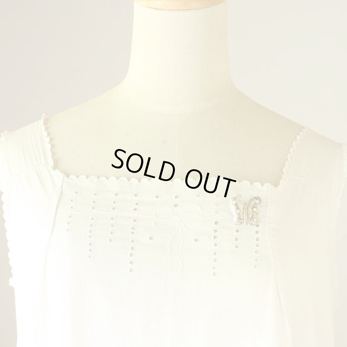 画像2: 〈イギリス〉1950-60s透かし細工の蝶ネックレス＆ブローチ2WAY (2)