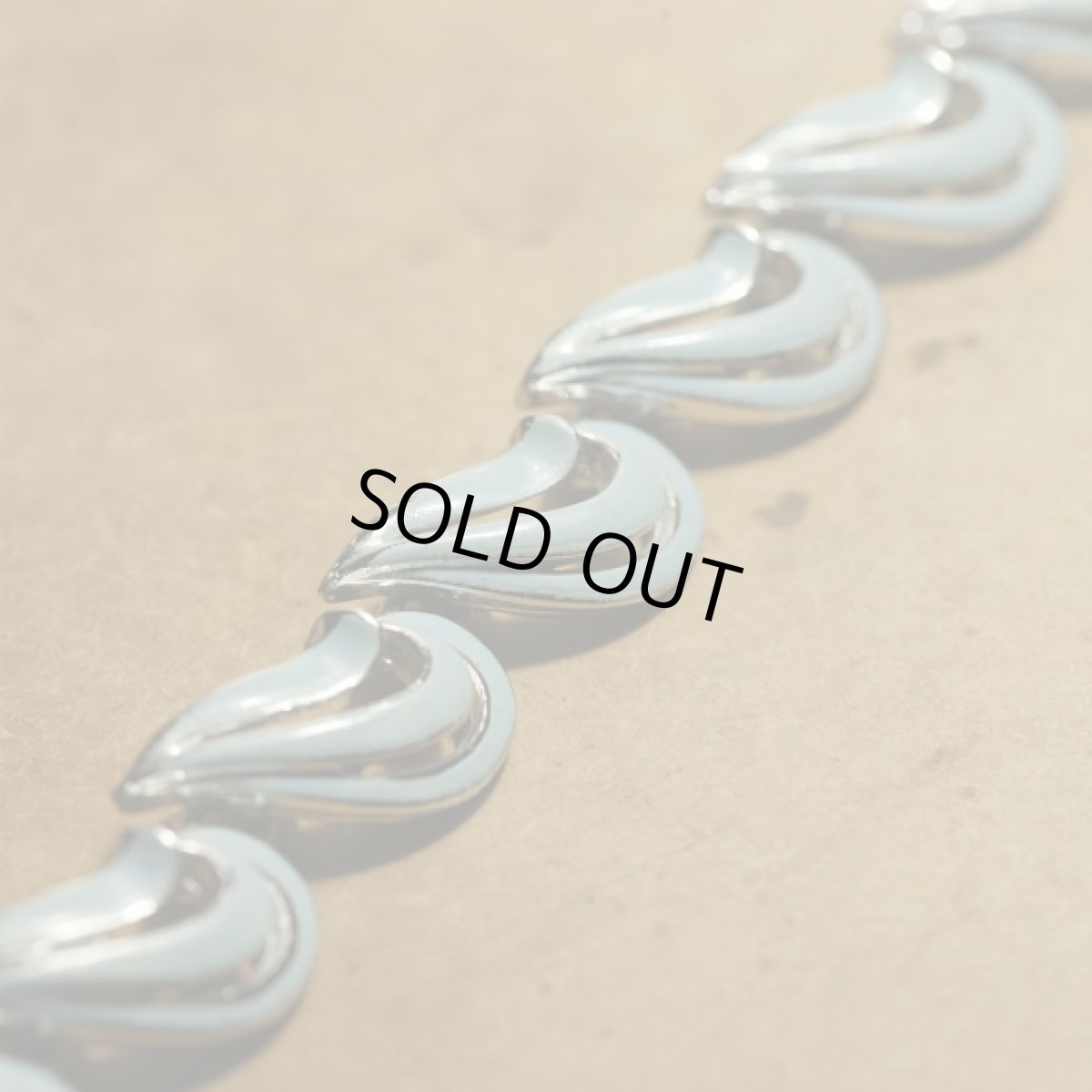 画像5: 〈イギリス〉1950年代 爽やかな水色の エナメル チョーカーネックレス (5)