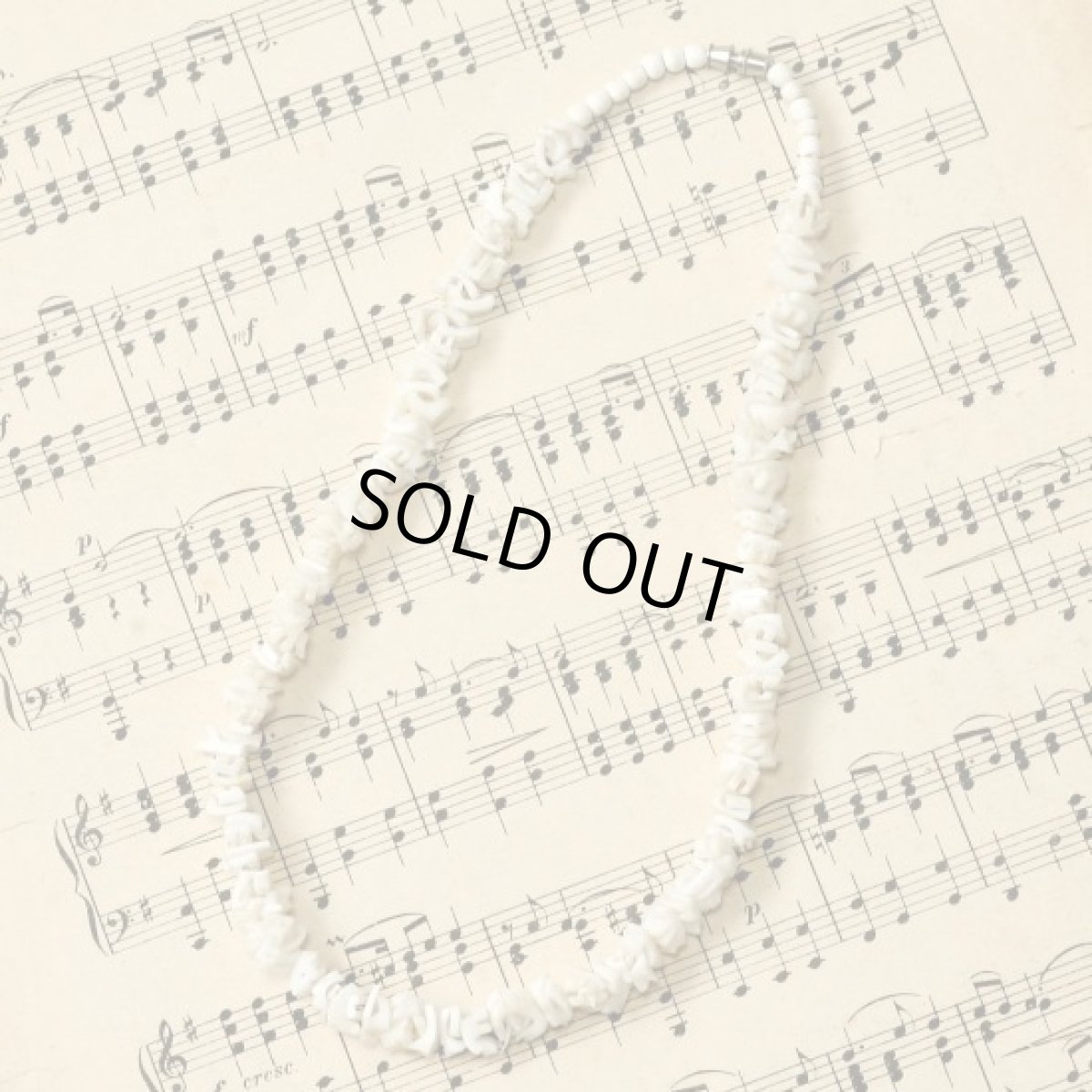 画像2: 〈イギリス〉1950年代 天然貝シェルのホワイトネックレス (2)