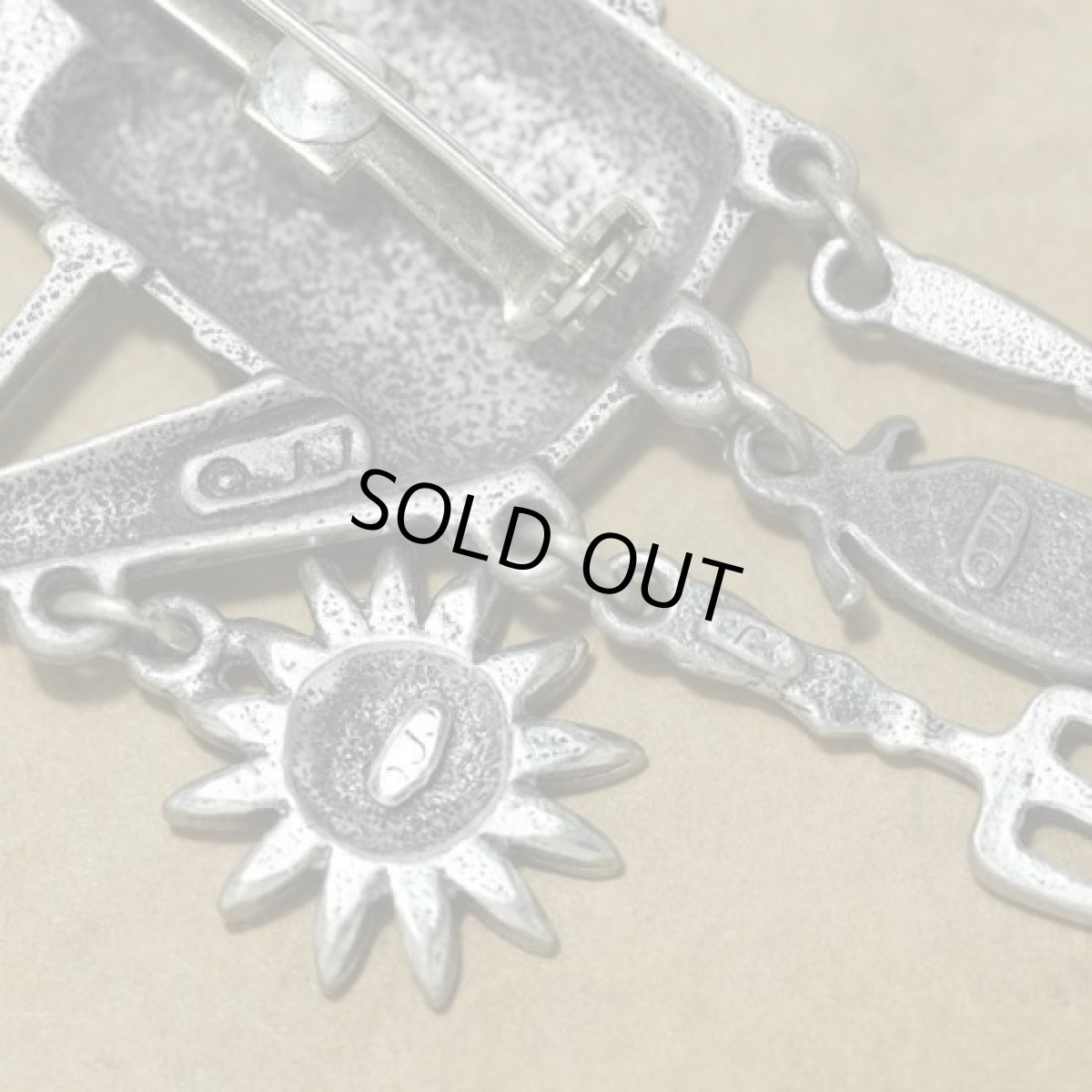 画像7: 〈JJ〉ジェイジェイ1970年代ガーデニングのチャーム付きブローチ (7)