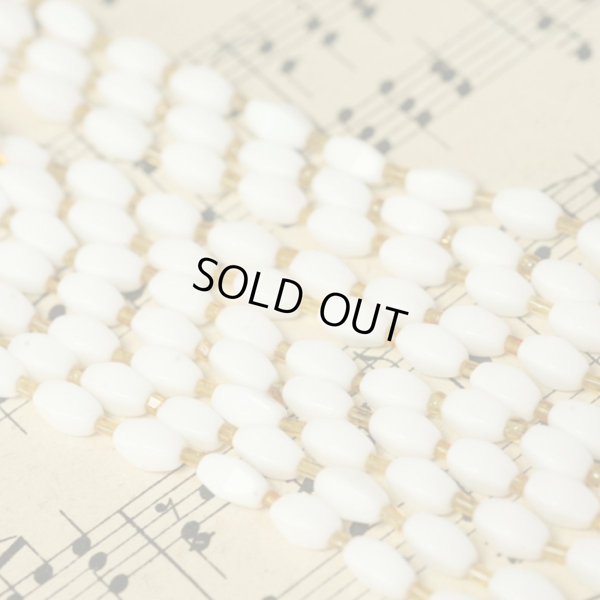 画像6: 〈イギリス〉1950年代 清楚なミルクガラスの５連チョーカー ネックレス (6)