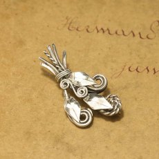 画像3: 〈シルバー〉1900-20年代 Signed jewelry　銀細工のブーケブローチ (3)