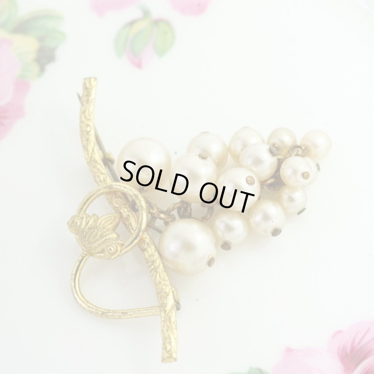 画像4: 〈イギリス 〉1910年代 ゆらゆら揺れるフェイクパールのブドウブローチ  (4)