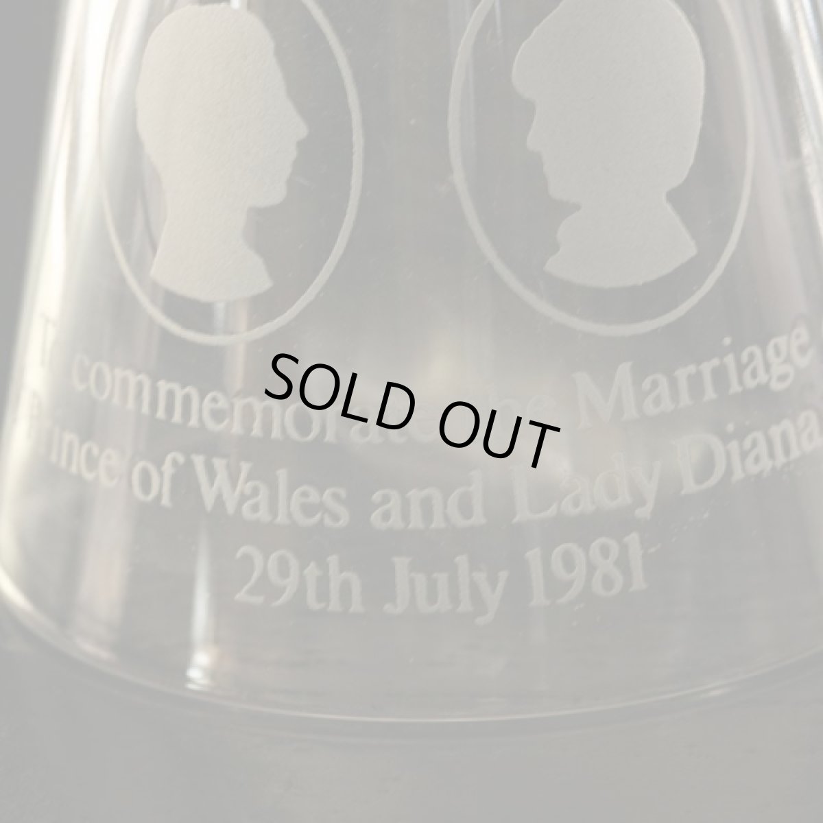 画像2: 〈イギリス〉チャールズ皇太子&ダイアナさんご成婚記念 シルバープレートとクリスタルガラスのディナーベル (2)