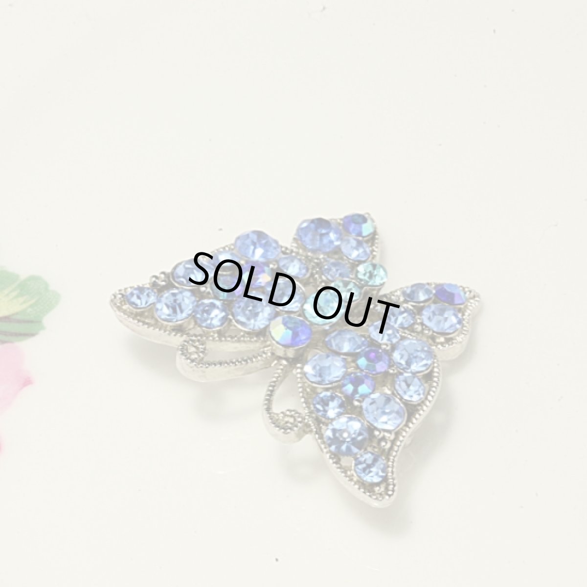 画像4: 〈イギリス〉1950年代 豪華なグリーンとクリアラインストーンのバタフライブローチ (4)