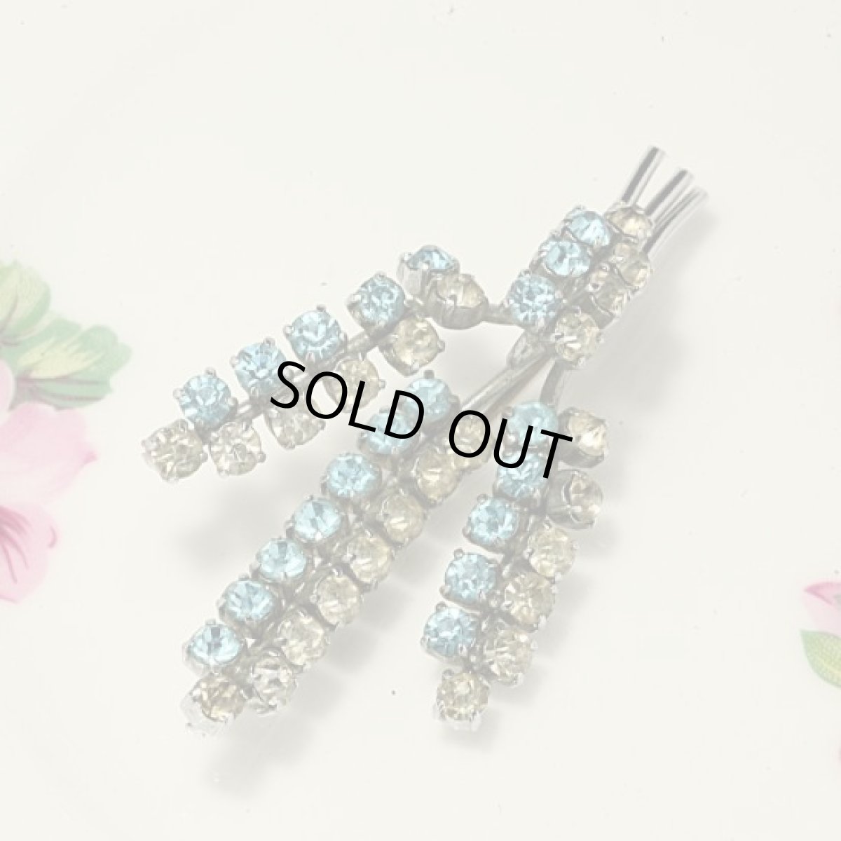 画像3: 〈イギリス〉1950年代 ペールブルーのガラスラインストーンが爽やかなフラワーブーケブローチ (3)