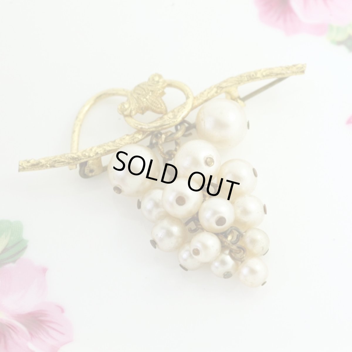 画像2: 〈イギリス 〉1910年代 ゆらゆら揺れるフェイクパールのブドウブローチ  (2)