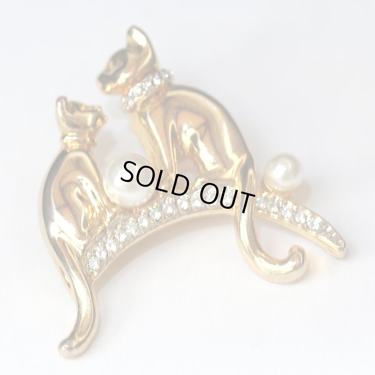 画像3: 1950-60s 2匹のねことフェイクパールのブローチ (3)