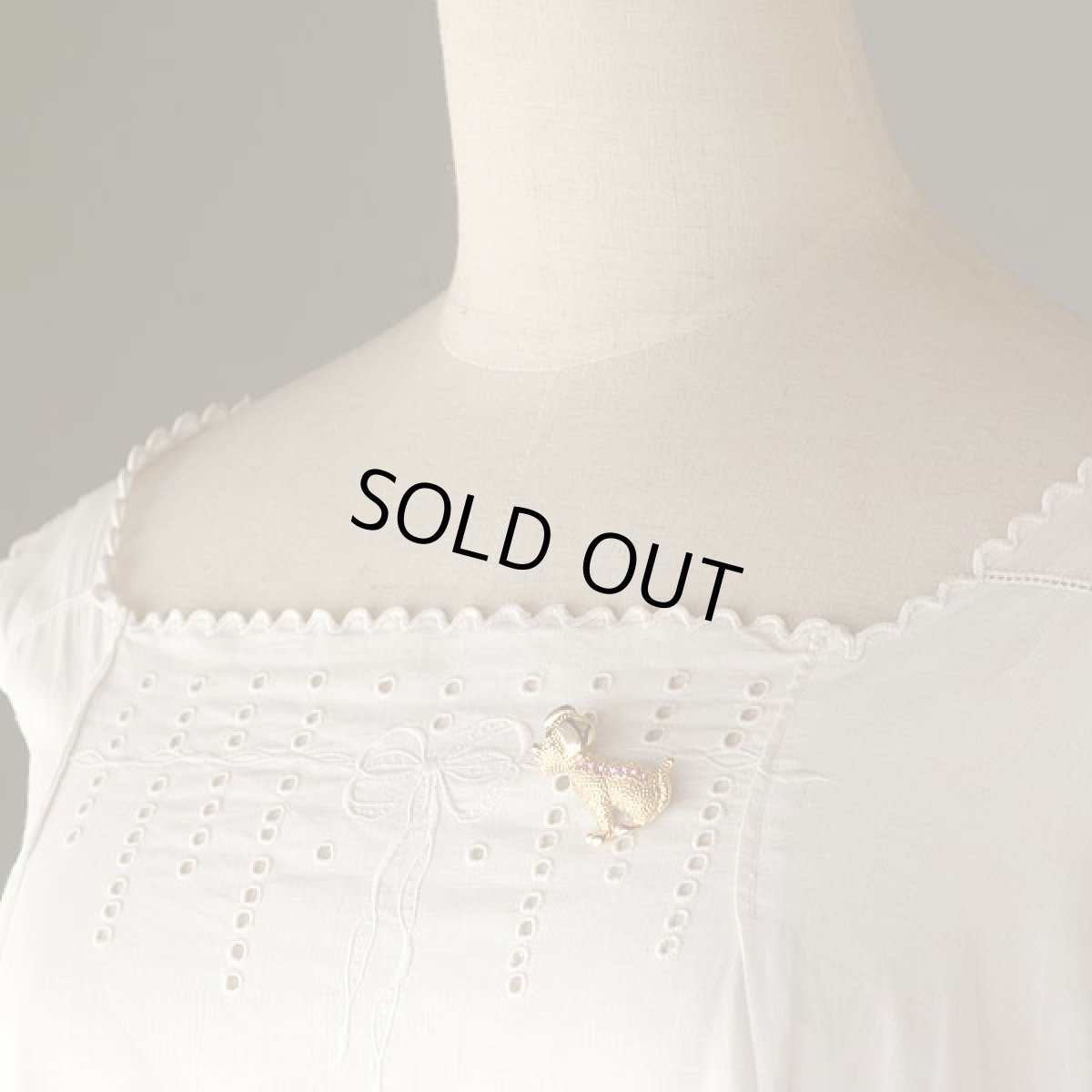 画像2: 1950s おすわりした可愛い仔犬のブローチ (2)