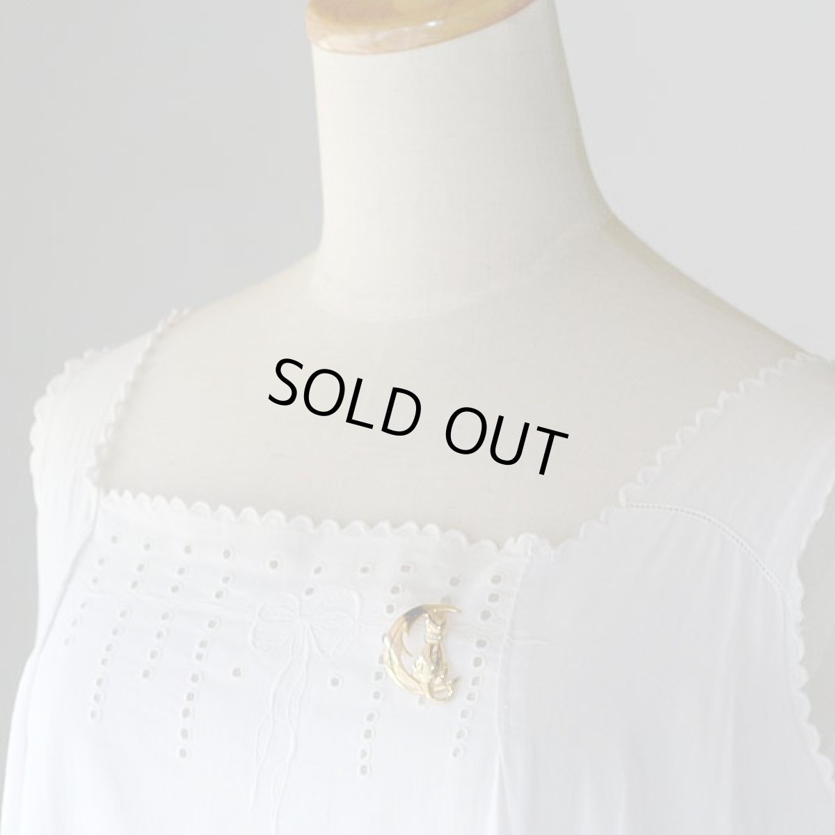 画像2: 1950-1970ｓ  三日月と猫のコスチュームジュエリーヴィンテージブローチ (2)