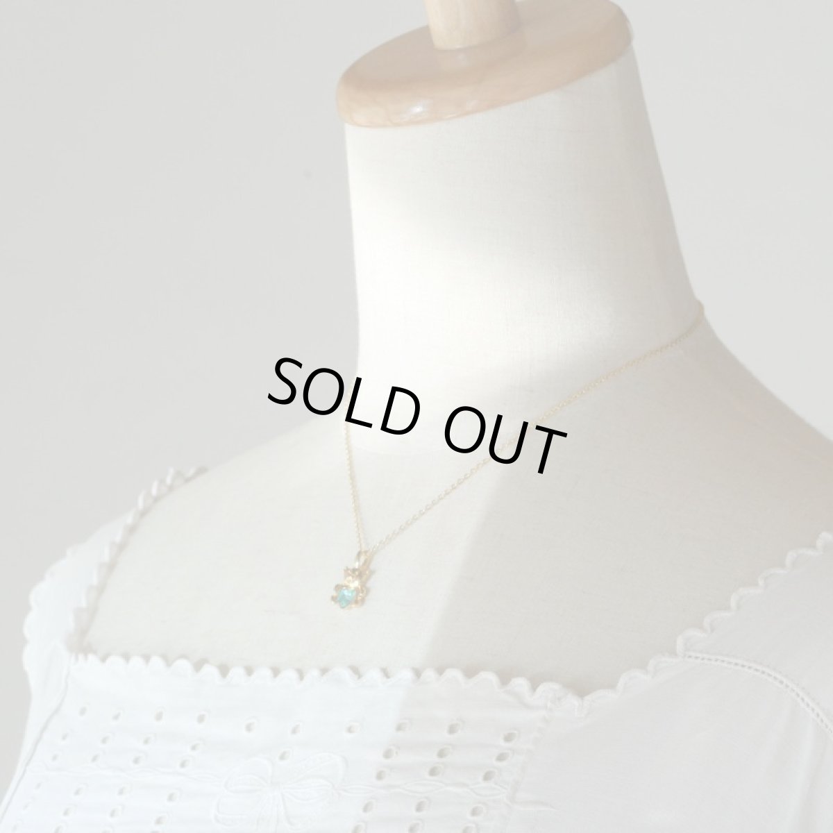 画像2: 1950-1970ｓイギリステディベア(くま)のハートペンダント  ヴィンテージネックレス (2)