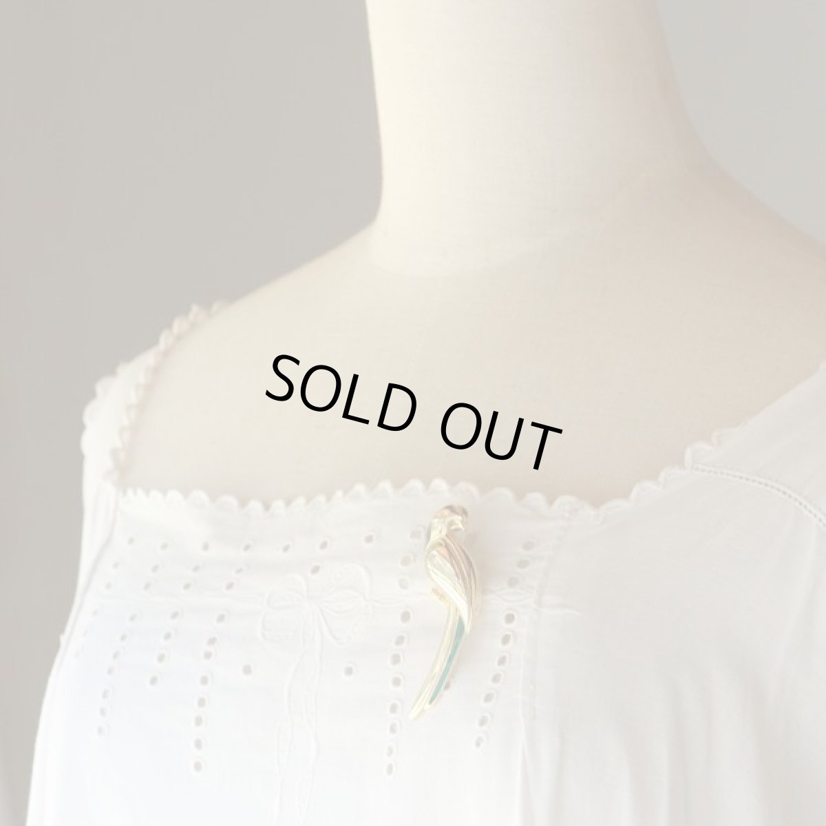 画像2: 〈Liz Claiborne〉リズ クレイボーン英国1950s-1970ｓ ゴールドプレートのインコのブローチ (2)