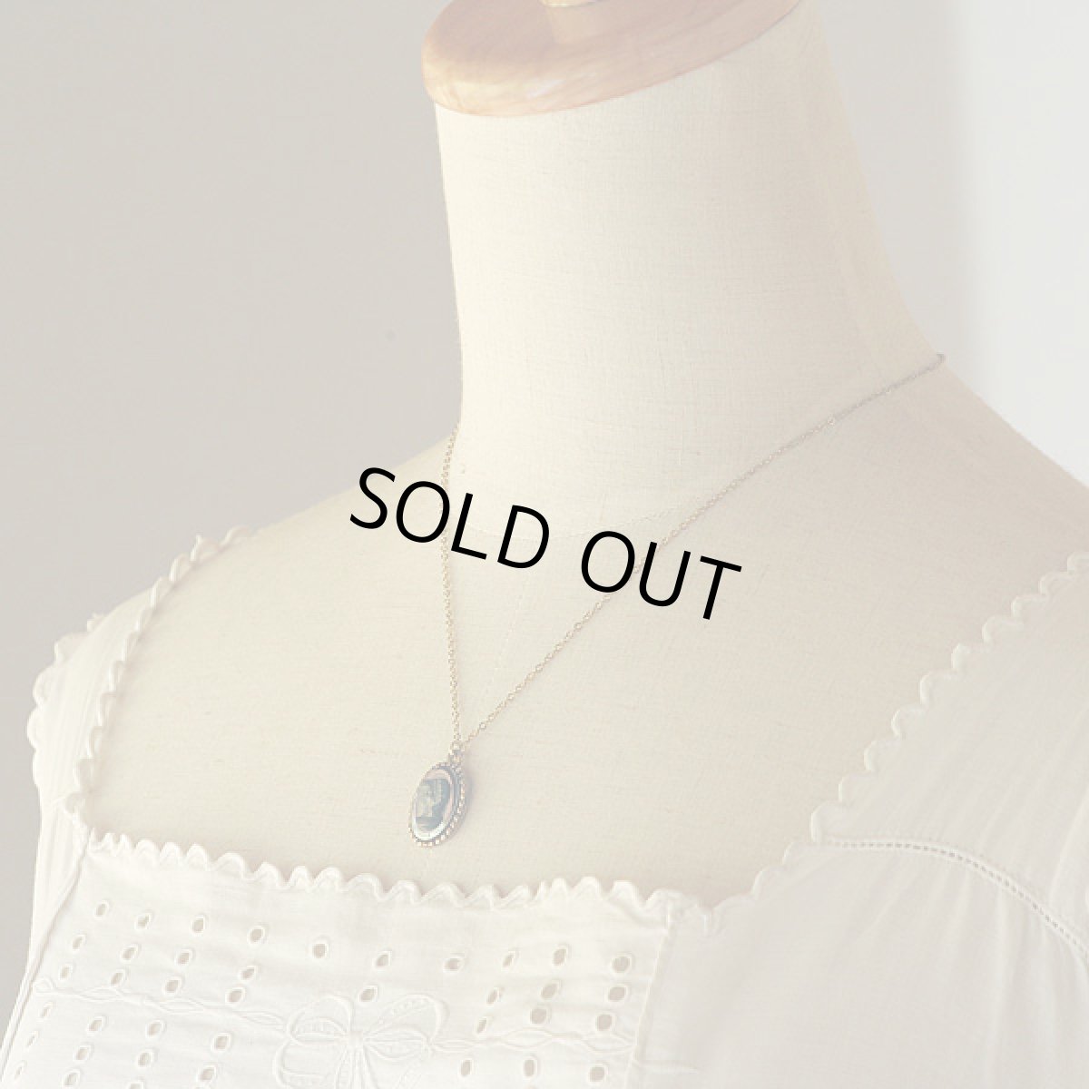 画像2: 1960-80's ブラックガラスカメオのコスチュームジュエリーネックレス  (2)