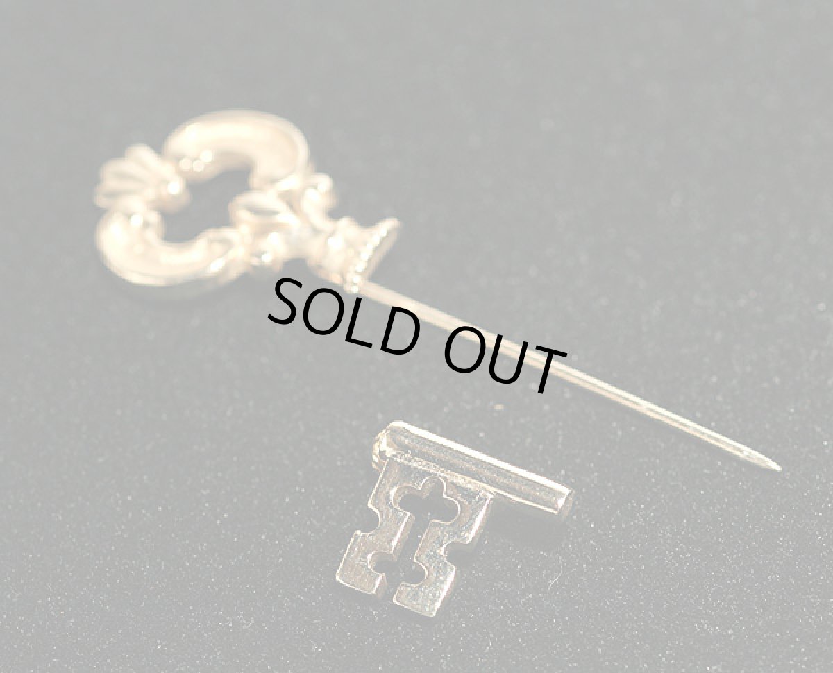 画像8: AVONエイボン1960-70s 装飾KEYジャボットピン(ハットピン)ビンテージジュエリー (8)