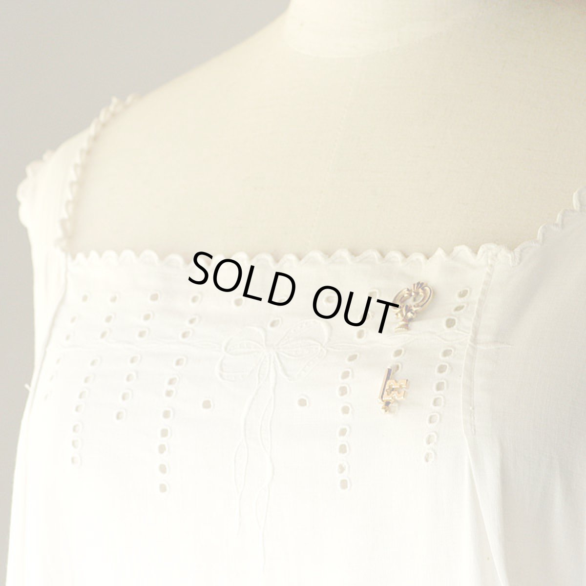 画像3: AVONエイボン1960-70s 装飾KEYジャボットピン(ハットピン)ビンテージジュエリー (3)