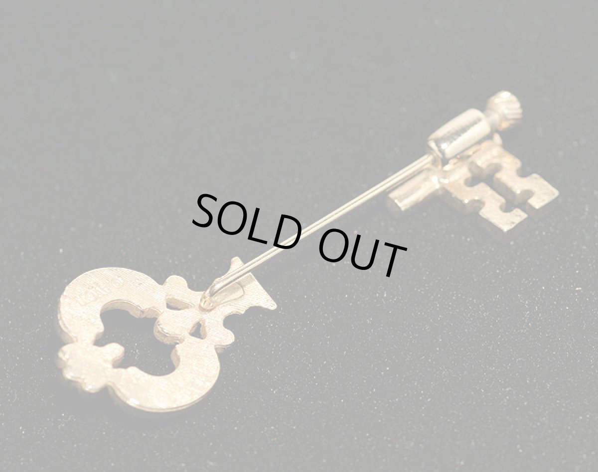 画像7: AVONエイボン1960-70s 装飾KEYジャボットピン(ハットピン)ビンテージジュエリー (7)