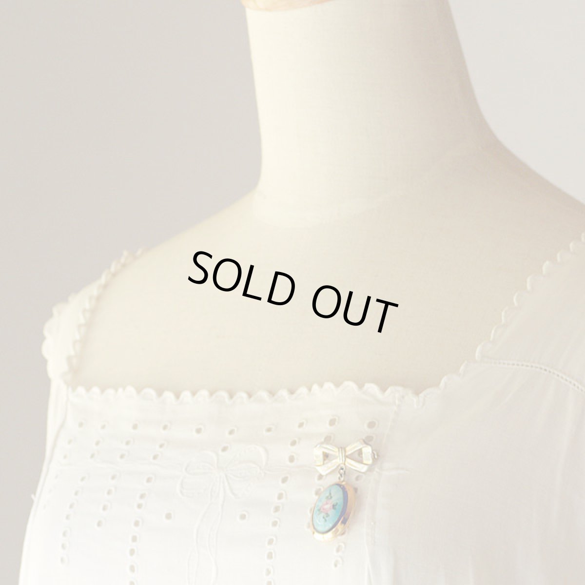 画像2: 英国1960sギロッシュエナメルのロケットブローチヴィンテージジュエリー (2)