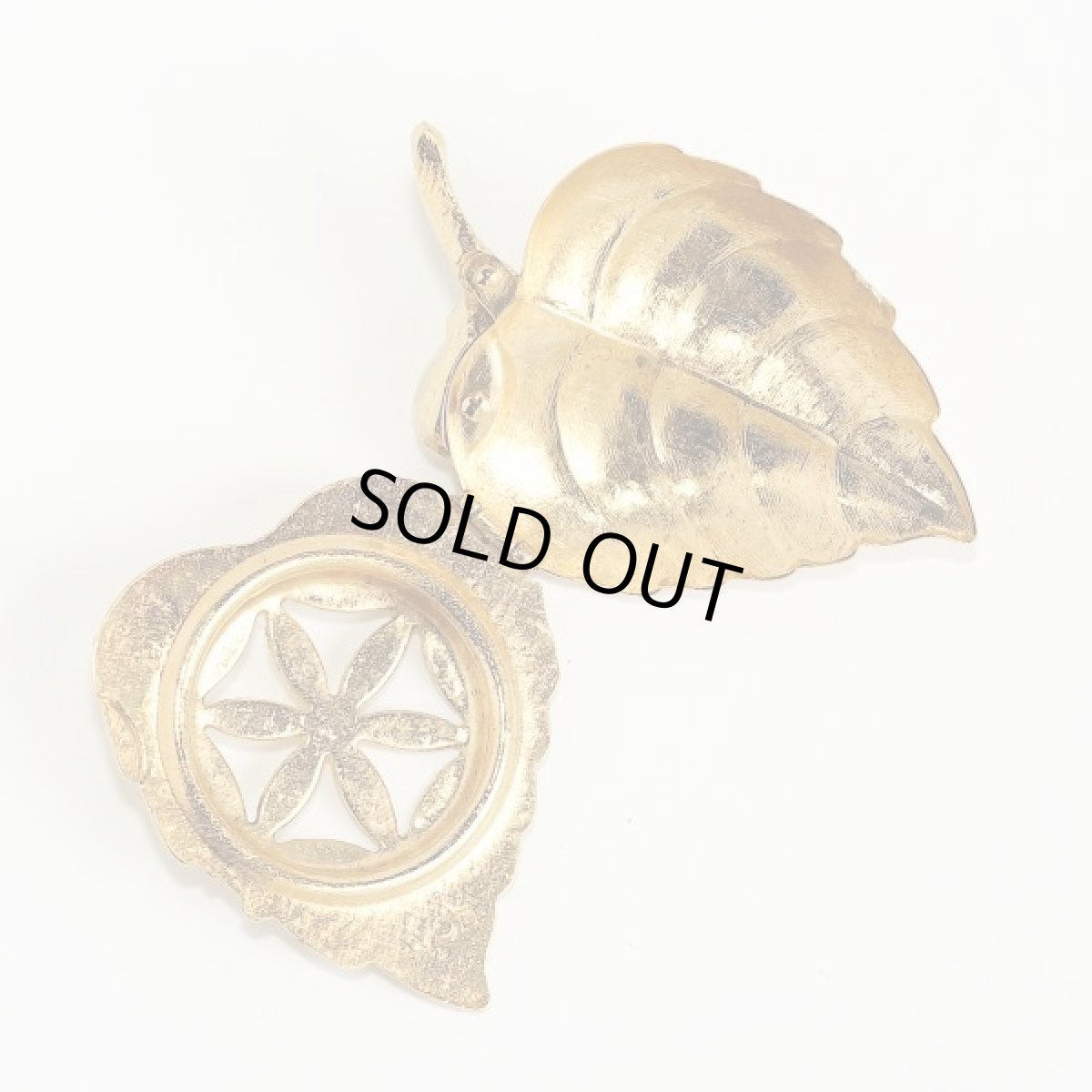 画像4: AVON エイボン 1970s ゴールドメタル ロケットブローチ (4)