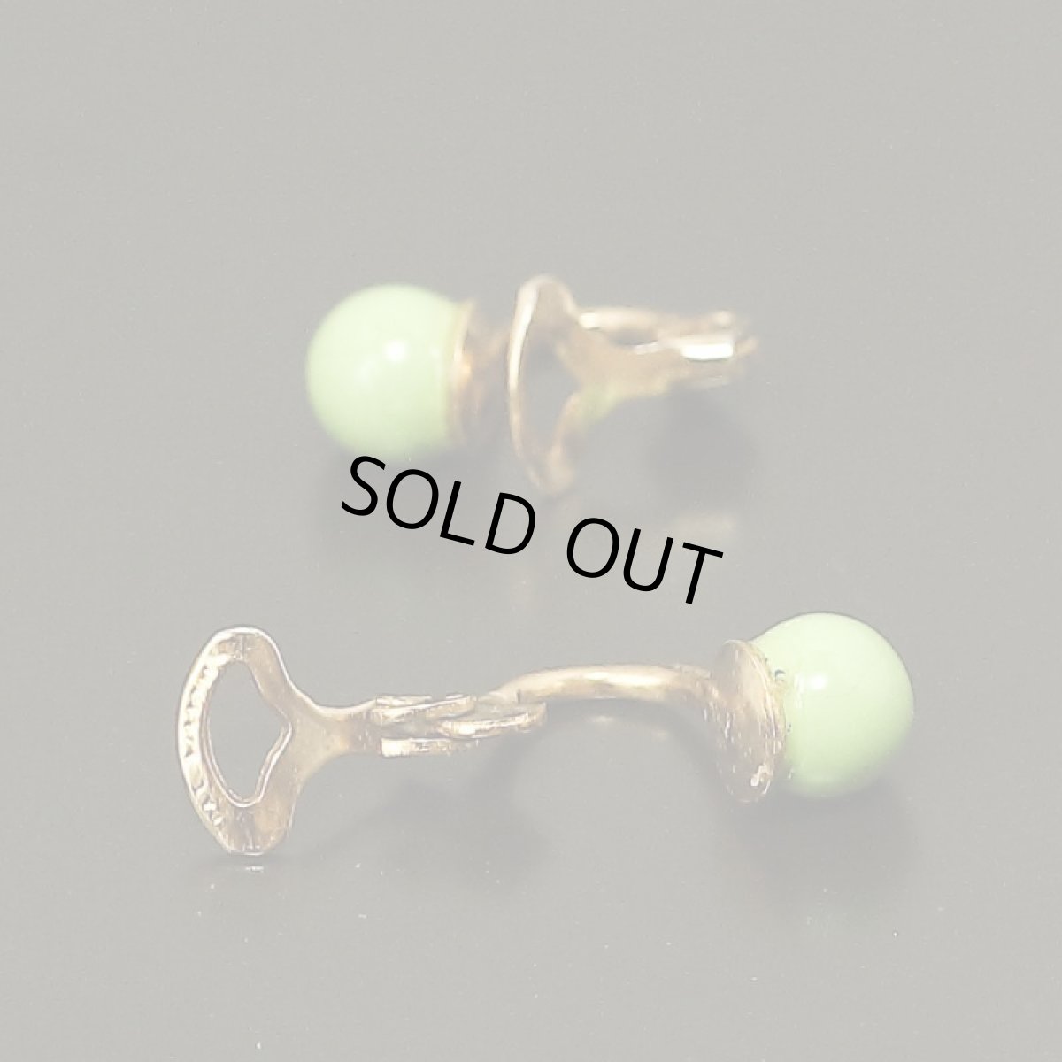 画像3: 1970s 若草色ビーズの可愛いイヤリング クリップ式 (3)