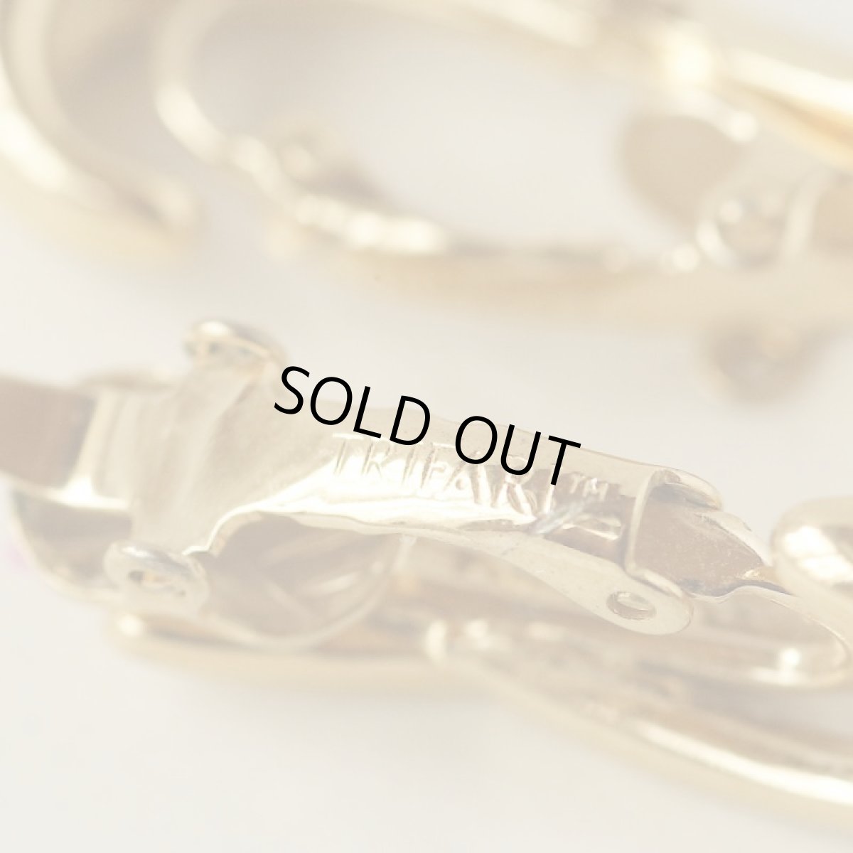 画像6: トリファリ 刻印TRIFARI  ツートーンのデザイン イヤリング クリップ式 (6)