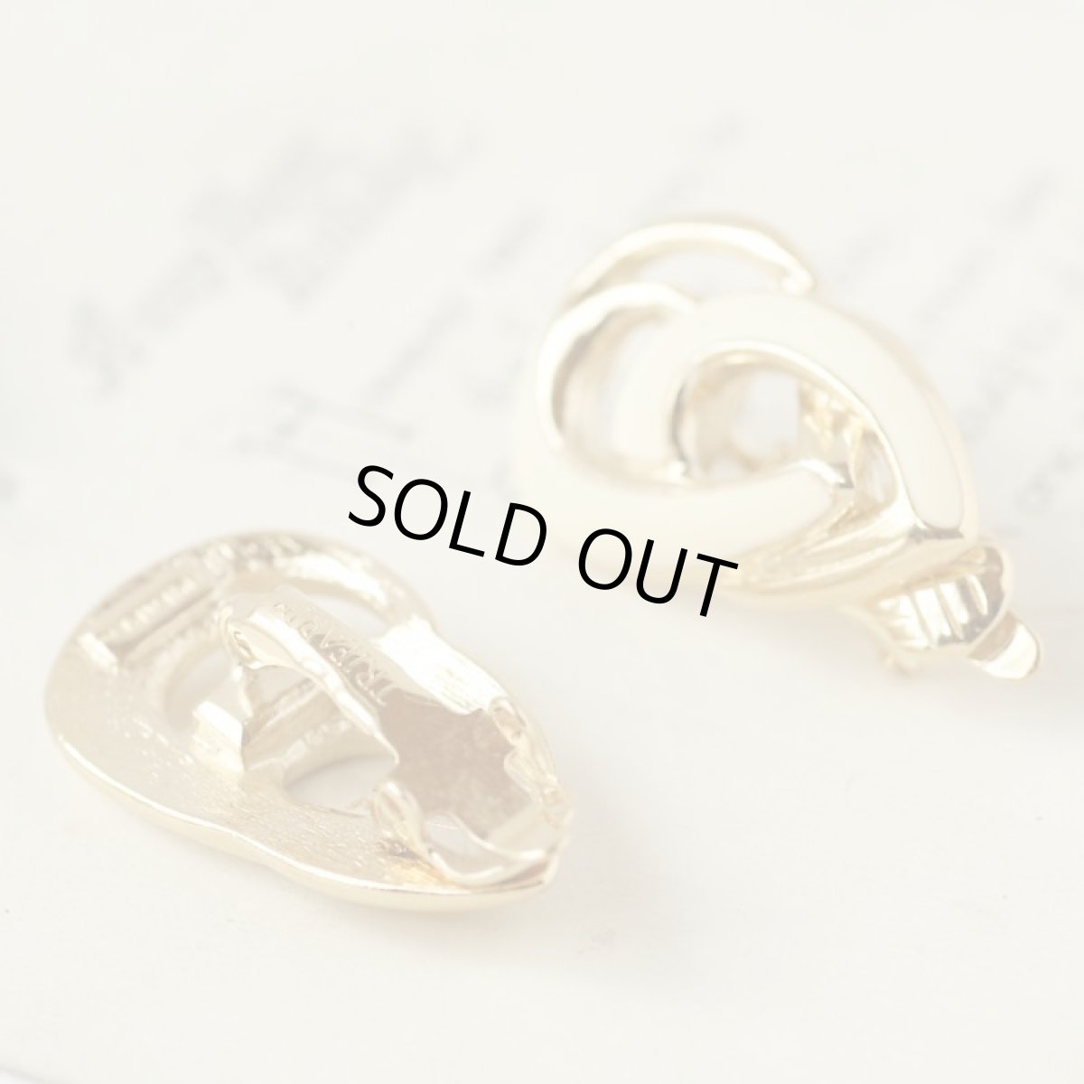 画像3: トリファリ 刻印TRIFARI  ツートーンの優美なデザイン イヤリング クリップ式 (3)