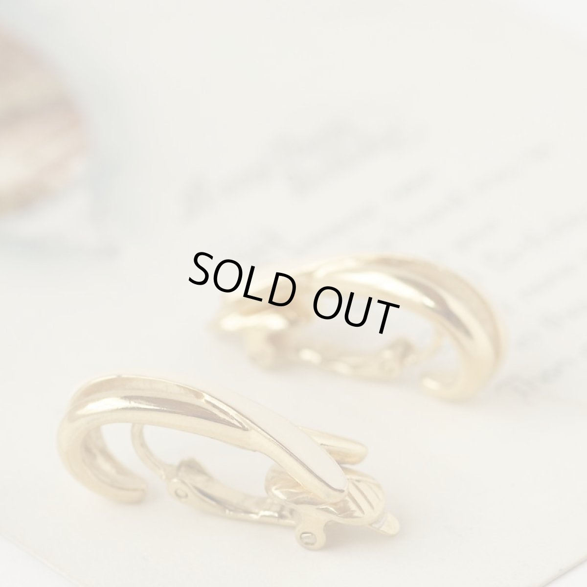 画像2: トリファリ 刻印TRIFARI  ツートーンのデザイン イヤリング クリップ式 (2)