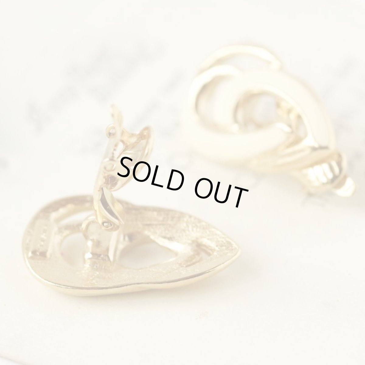 画像4: トリファリ 刻印TRIFARI  ツートーンの優美なデザイン イヤリング クリップ式 (4)