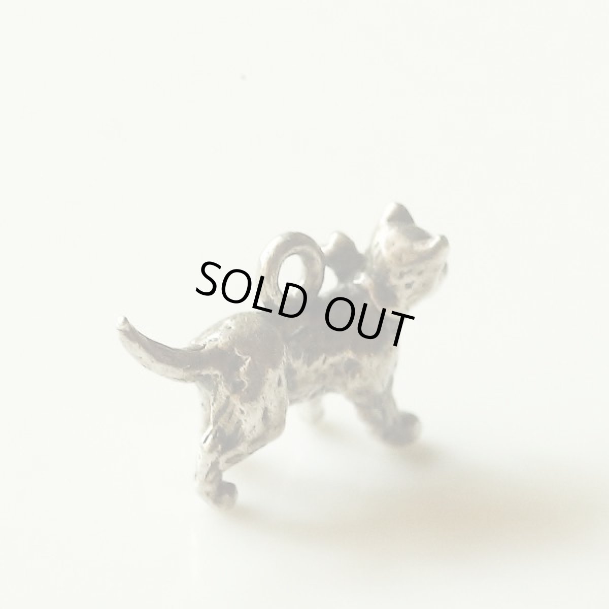 画像3: 英国 猫 ラッキーキャット ヴィンテージ シルバーチャーム  ペンダントトップ (3)