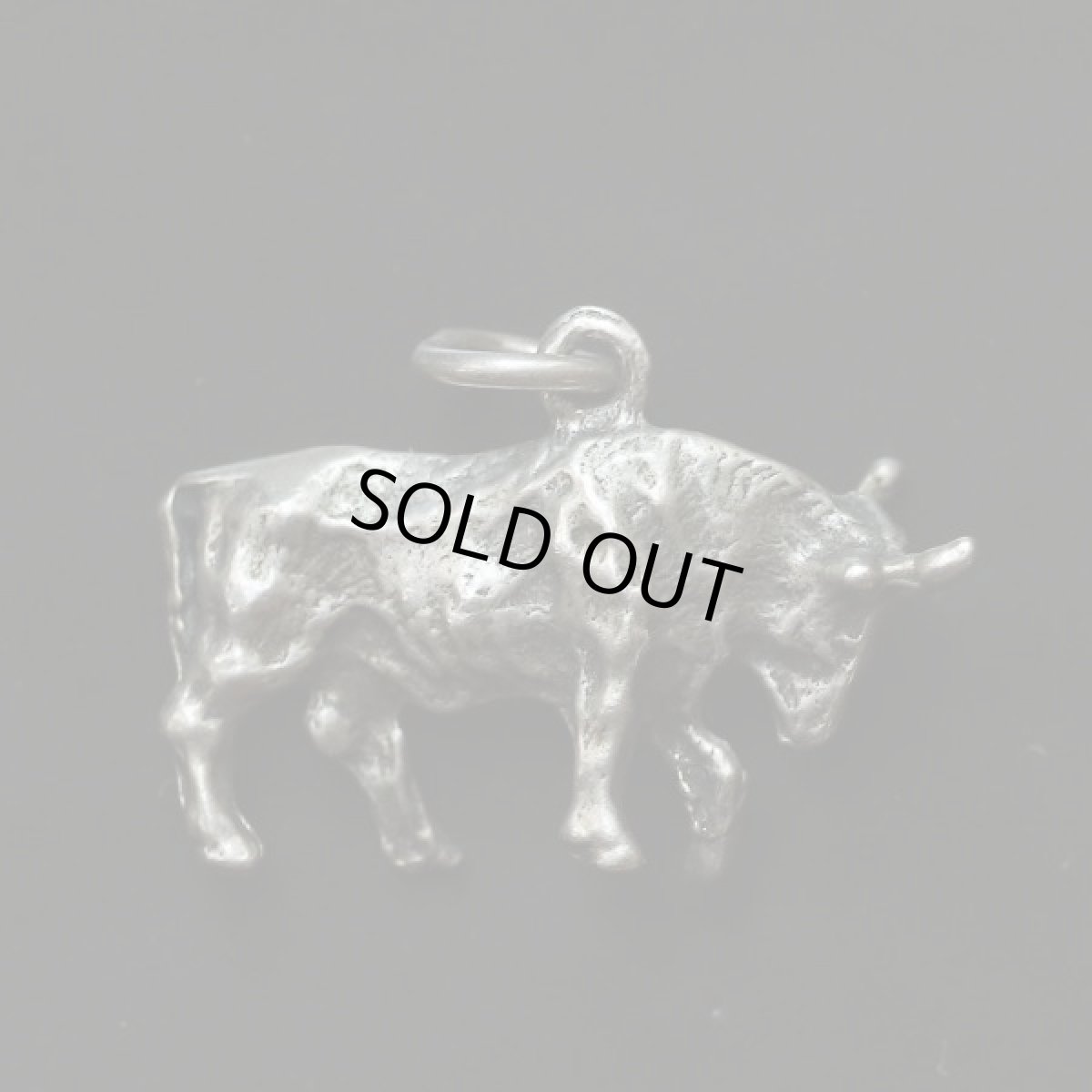 画像4: 英国  牛 ラッキーアイテム ヴィンテージ シルバーチャーム  アクセサリー (4)