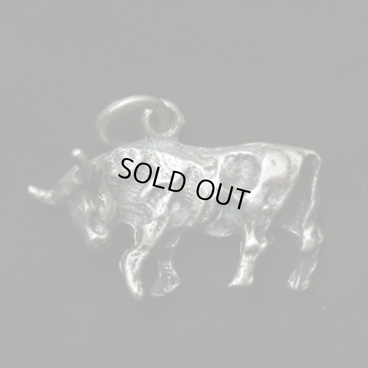 画像3: 英国  牛 ラッキーアイテム ヴィンテージ シルバーチャーム  アクセサリー (3)