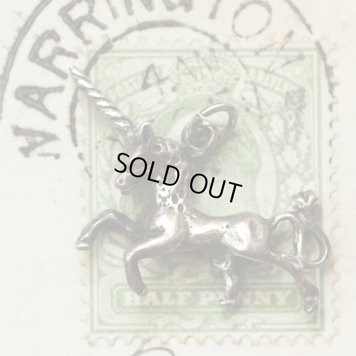 画像2: 英国 シルバー ユニコーン 馬 ラッキーアイテム アンティークチャーム ペンダントトップ (2)