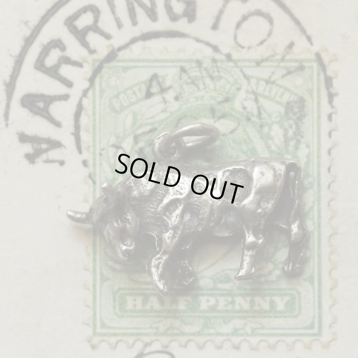 画像2: 英国  牛 ラッキーアイテム ヴィンテージ シルバーチャーム  アクセサリー (2)