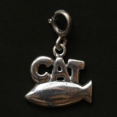 画像3: 英国  刻印 925 CAT魚 猫 純銀アンティーク ヴィンテージ シルバーチャーム  ラッキーアイテム アクセサリー  (3)