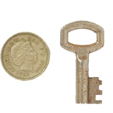 画像2: ドイツ アンティーク/ヴィンテージ ミニキー 古い鍵 約 長さ3.8cm (2)