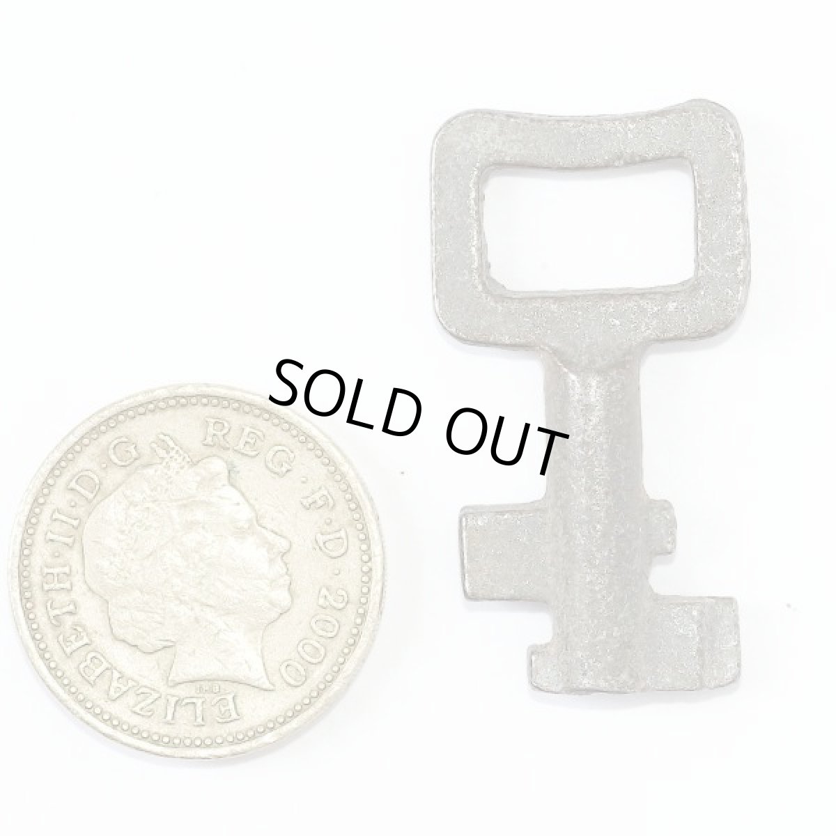 画像2: ドイツ アンティーク/ヴィンテージ ミニキー 古い鍵 約 長さ3.5cm (2)