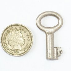 画像4: ドイツ アンティーク/ヴィンテージ ミニキー 古い鍵 約 長さ3.3cm (4)
