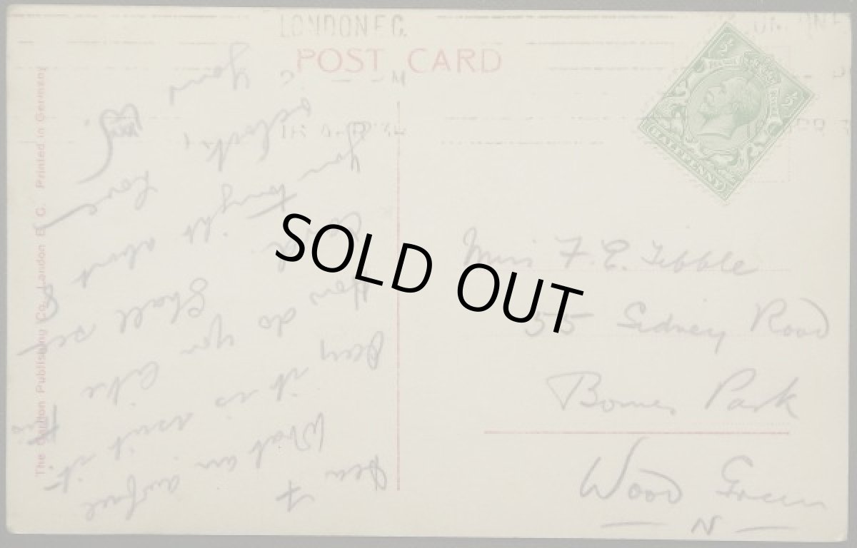 画像2: イギリス 消印あり アンティークポストカード 赤いリボンの女の子と可愛い犬 (2)