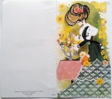 画像3: イギリス 1975年 ヴィンテージ 花を飾る女性 バースデーカード (3)