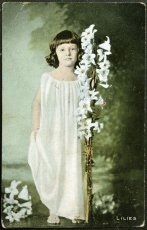 画像1: イギリス アンティーク ポストカード 女の子 白いユリ (1)