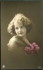 画像1: イギリス アンティーク ポストカード 少女 と お花 ポートレートD (1)