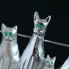 画像9: イギリス ヴィンテージジュエリー 尻尾が可愛く揺れる６匹の猫のブローチ (9)